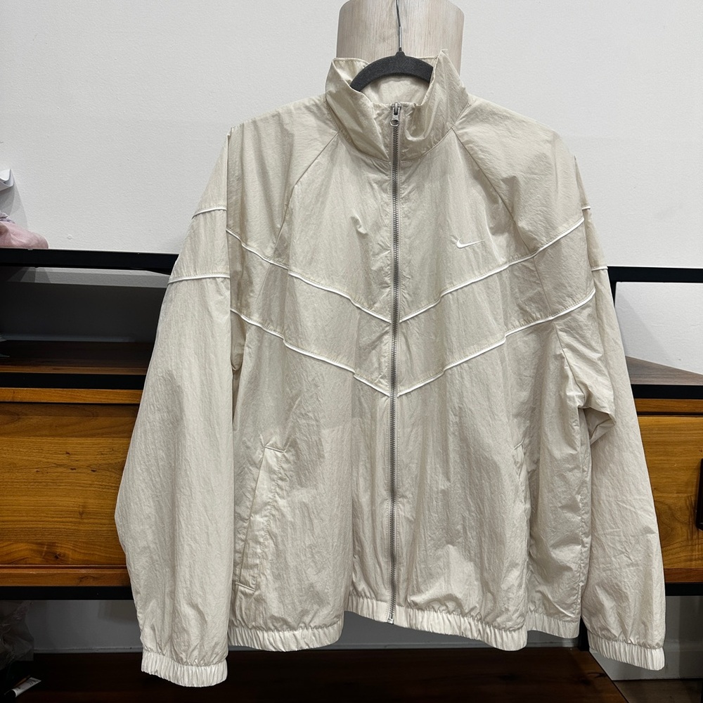 NIKE WINDRUNNER 🤍 NEW WITH TAGS — L- XXL